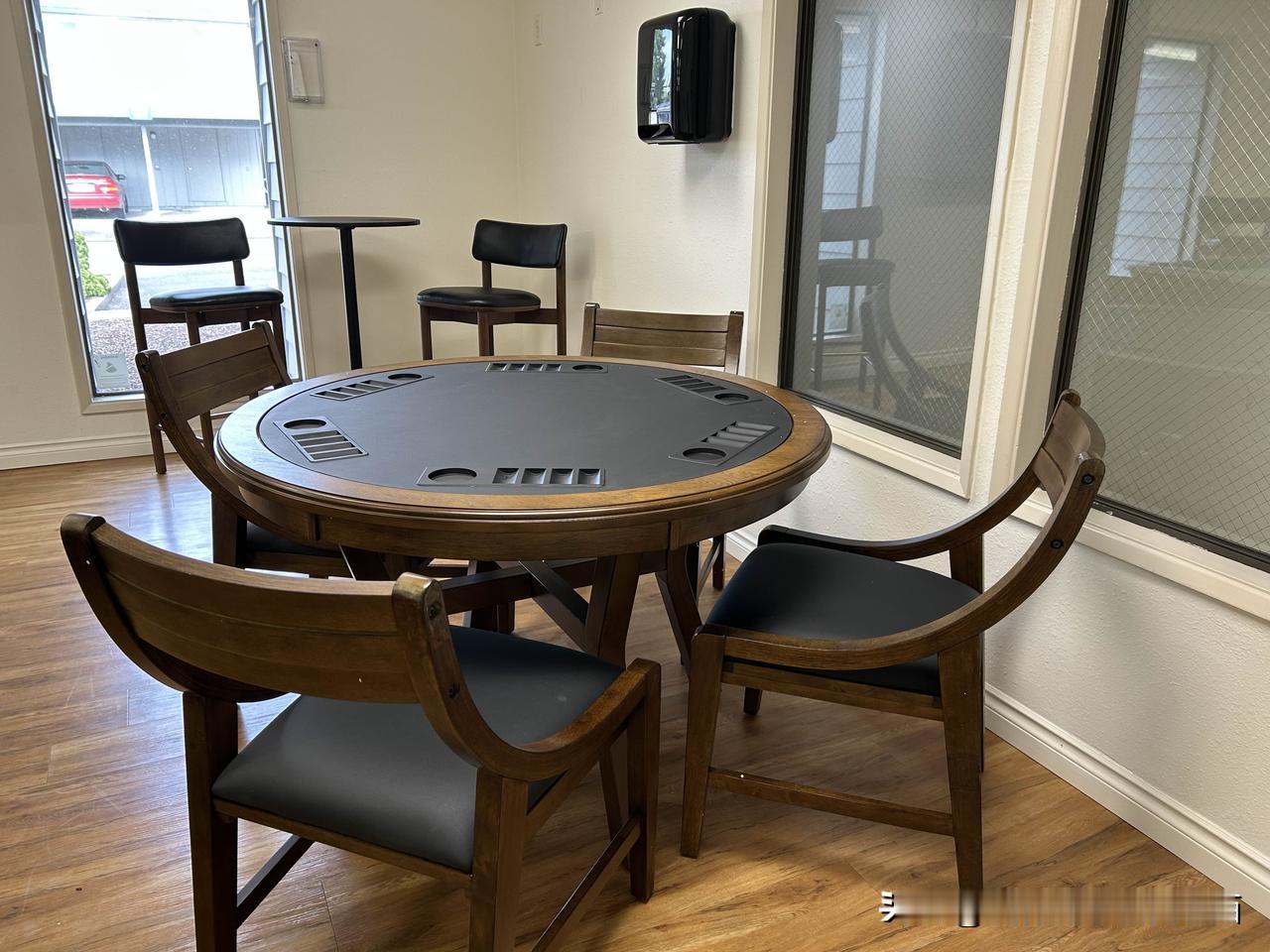 人敢花钱的时候，觉得钱会一直都有的赚，工作只要肯干就一直有，自己的收入也会水涨船