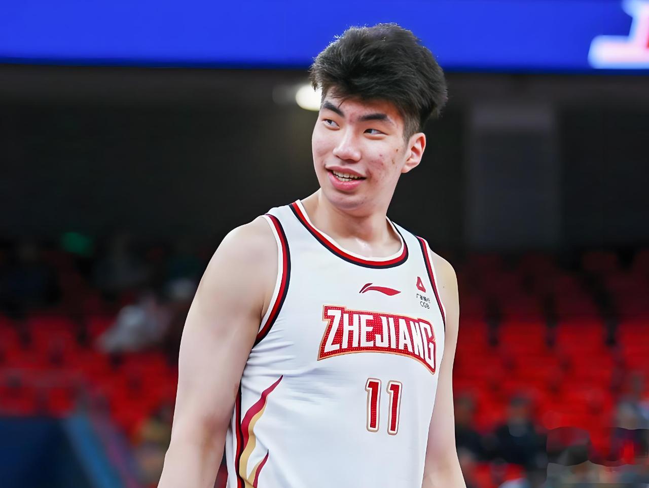 余嘉豪做出了一个重要的决定！
去年，余嘉豪结束了CBA联赛之后，就做出了一个重要