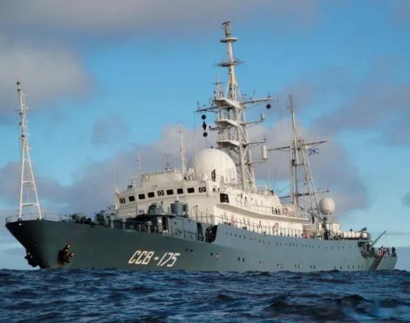 “自由航行”终食恶果！美军舰被掀翻，146架战机一头扎进大海

为了展现自身强大