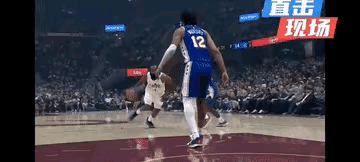 哈登突破，托布吃饼。
假突破，真传球。哈登突破眼睛直直的看着篮筐，感觉要突破上篮