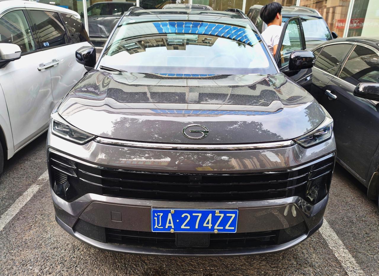 人民的紧凑型SUV《传祺GS4》
  第五代广汽传祺GS4焕新上市，官方指导价8