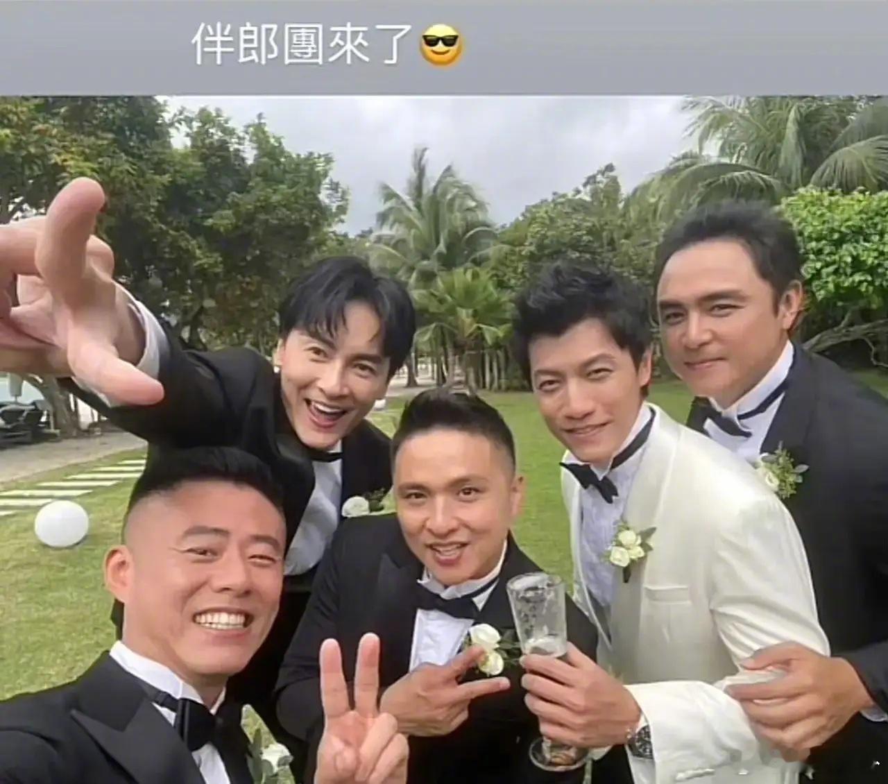 #明道儿子担任陈乔恩Alan婚礼花童# 明道带一家人去参加陈乔恩婚礼，听说他四岁