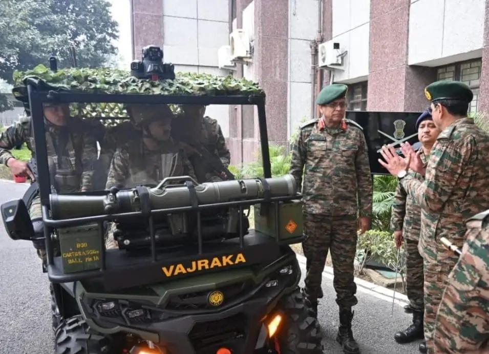 印度陆军中部军区司令森古普塔在新年视察了位于密拉特的北方邦西部军分区（PUPSA