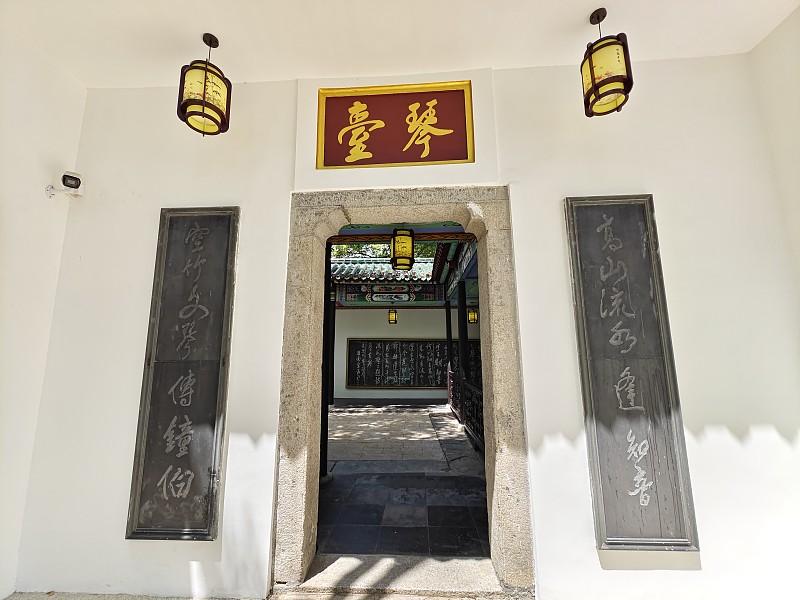 1. 柴米油盐事事通（雅俗相配，推荐）
​
2. 诗酒花茶样样精
​
3. 风霜