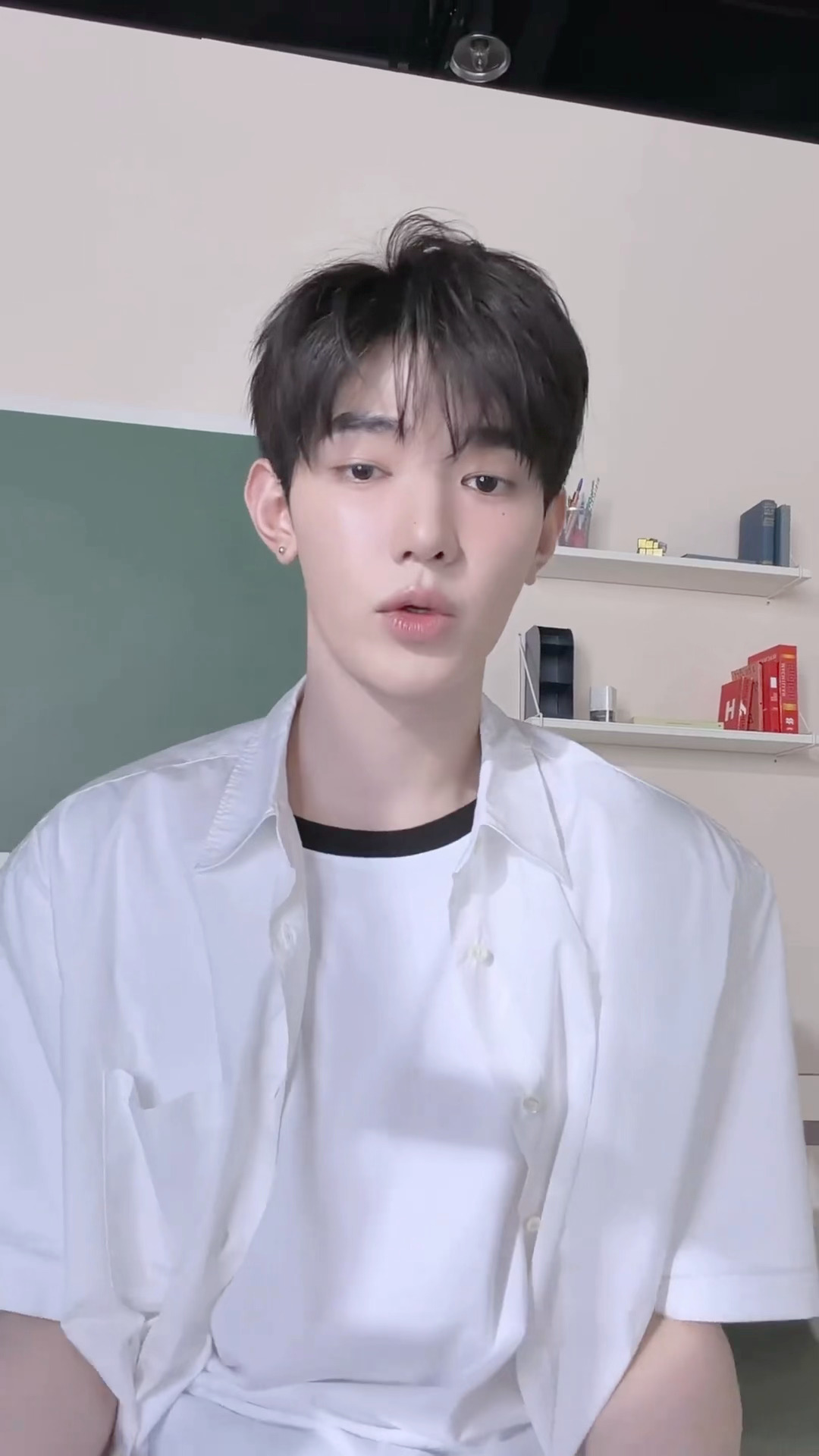 章昊 章昊今日份更新 清纯学长来啦 好萌好可爱[期待] ​​​