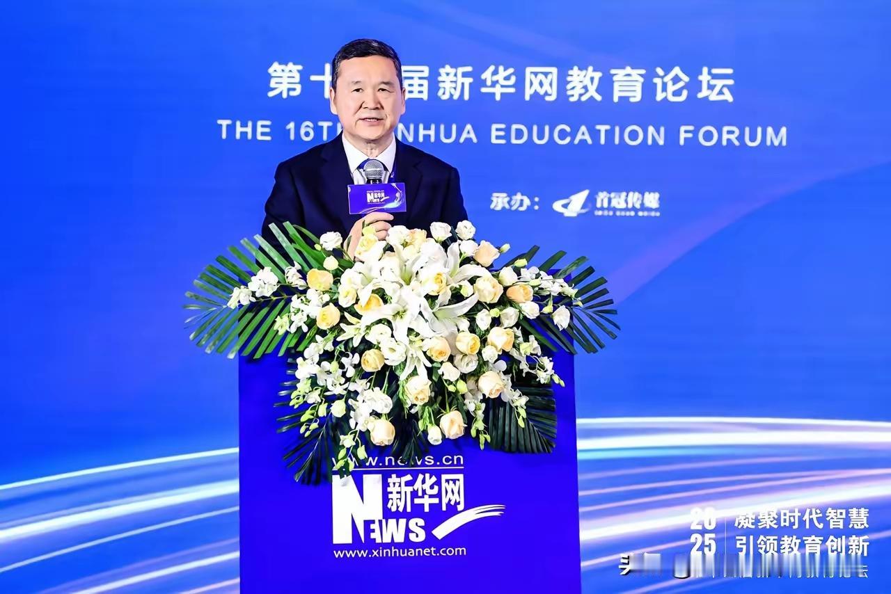 中央最近亮剑了，十五五规划直接把“遮羞布”扯了下来。
​5000万大学生，满大街