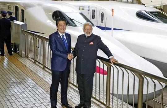 欺骗印度人的后果很严重的！
以前有个日本人，说要给印度造高铁，2023年开通，结