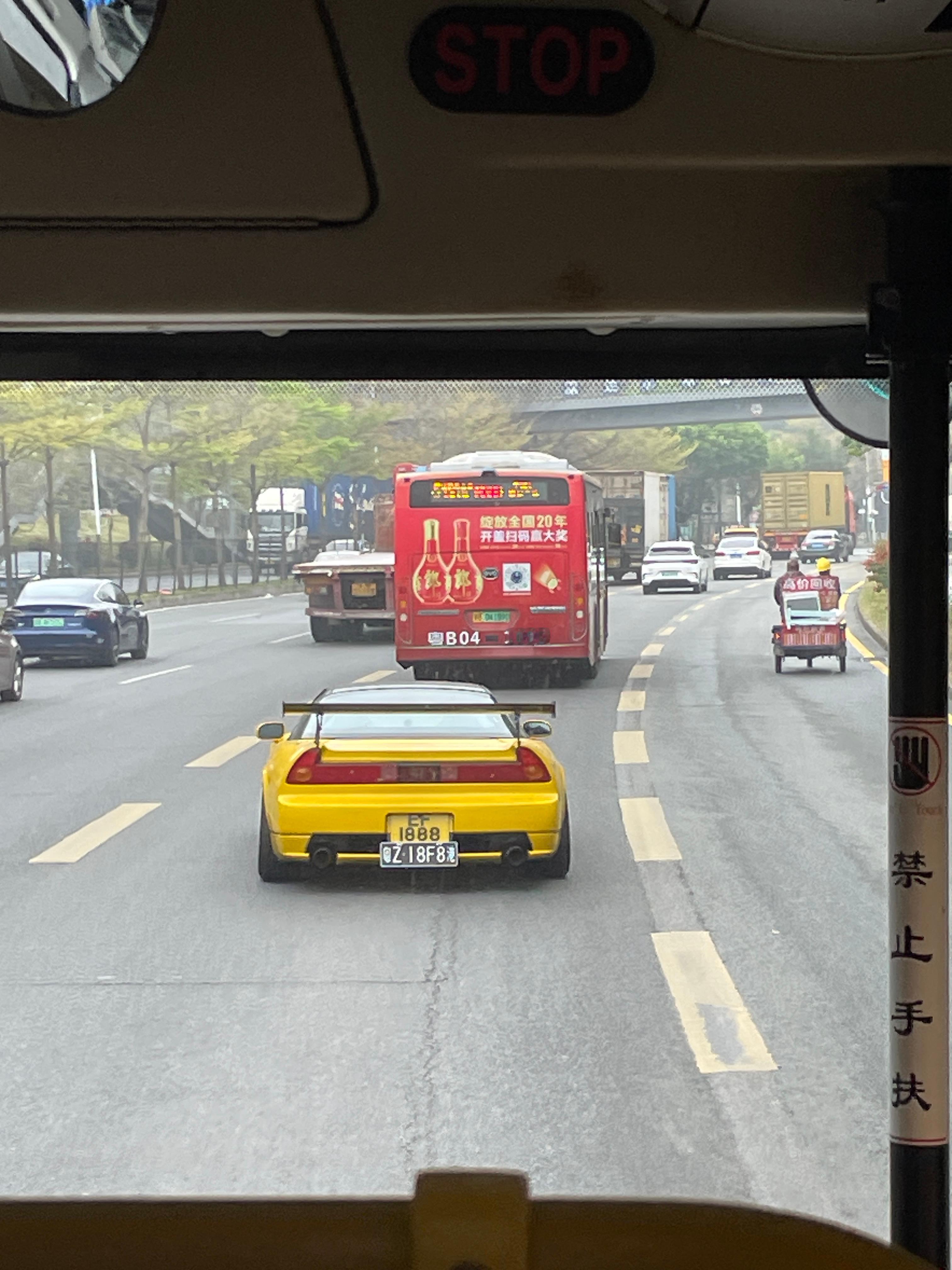 咻咻咻，它岔路切进来，速度很快，很酷，不知道豆腐撒了没。 ​​​