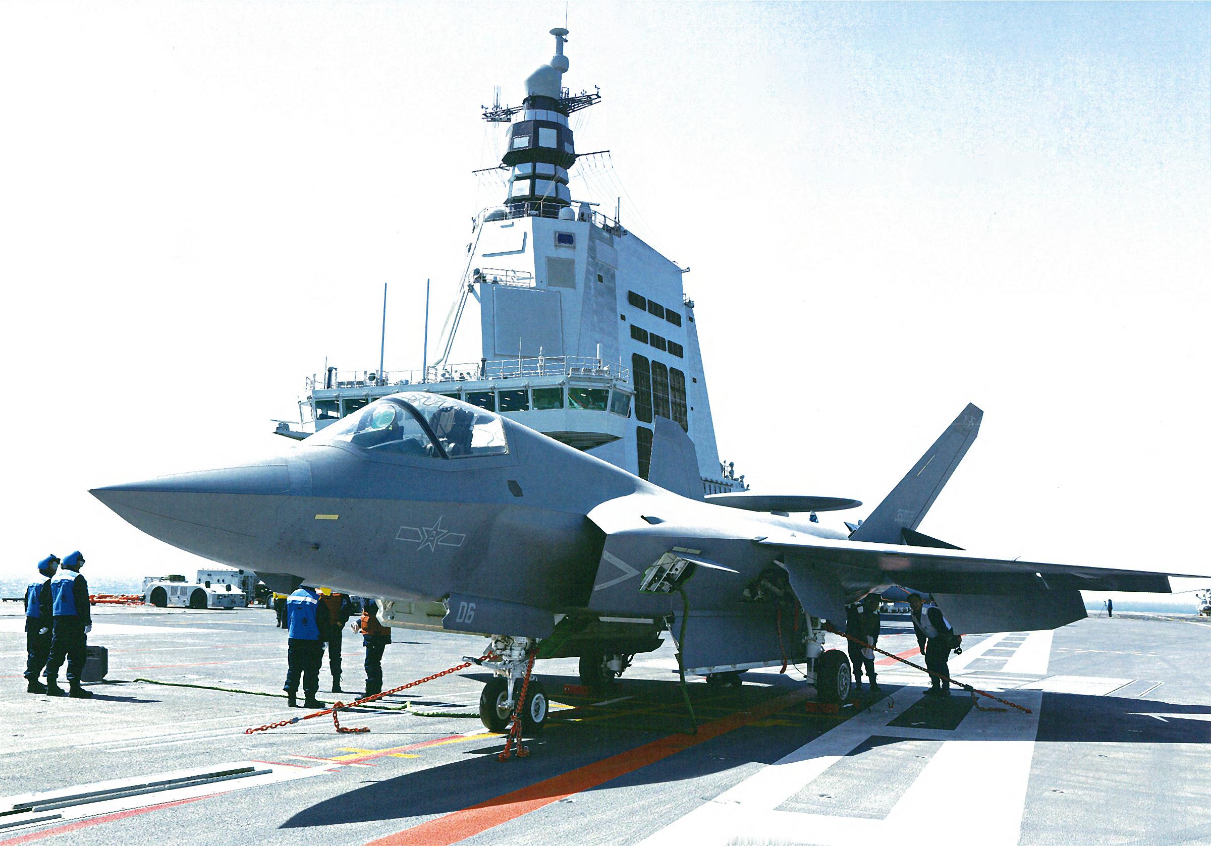 J35舰载机在福建舰上的美图  太帅了，争取早日满编！图源网络烽火问鼎计划福建舰