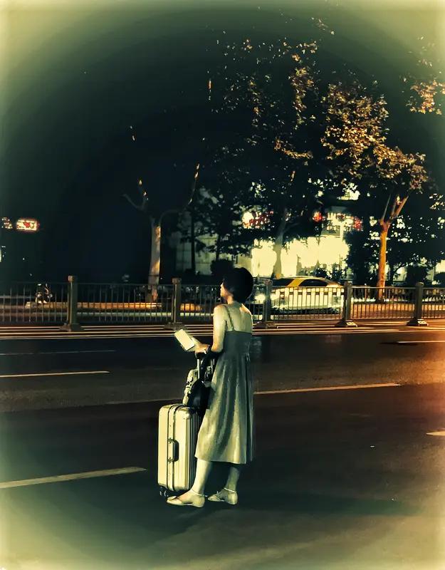 为自己的余生留存一束光。
尘缘已然注定，放手亦是一片坦途。在这浩渺宇宙里，我们不