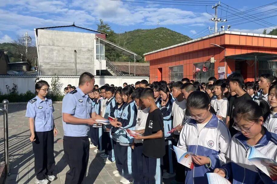 开学季，法治护航，平安入校✨清水公安多警联动普法进校园同城热点创作计划 为筑牢校