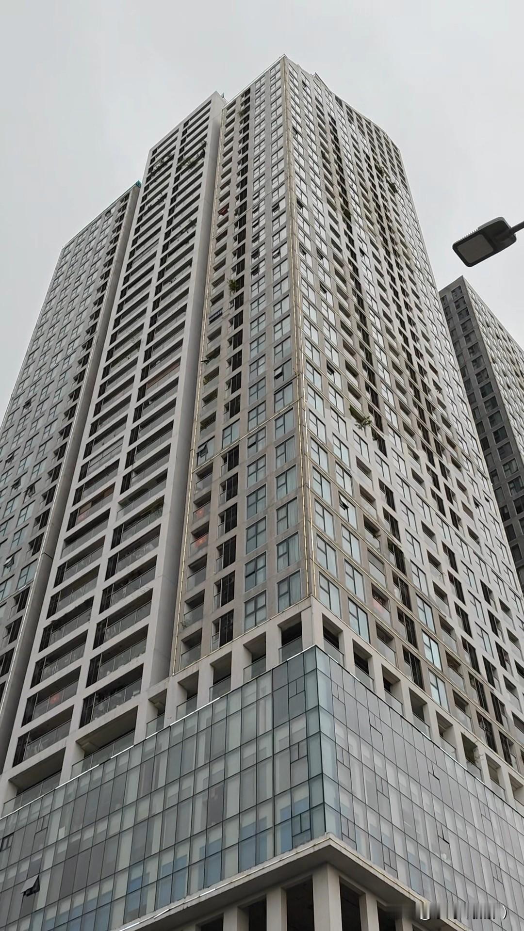 这是越南街边随拍很多高楼呢