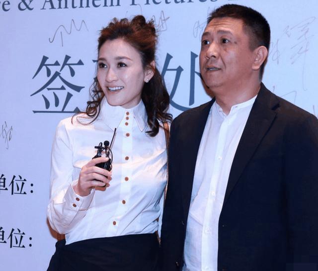 7月13日，娱乐圈风向突变，李小冉、徐佳宁的离婚消息横空出世，在网络上一夜爆红。