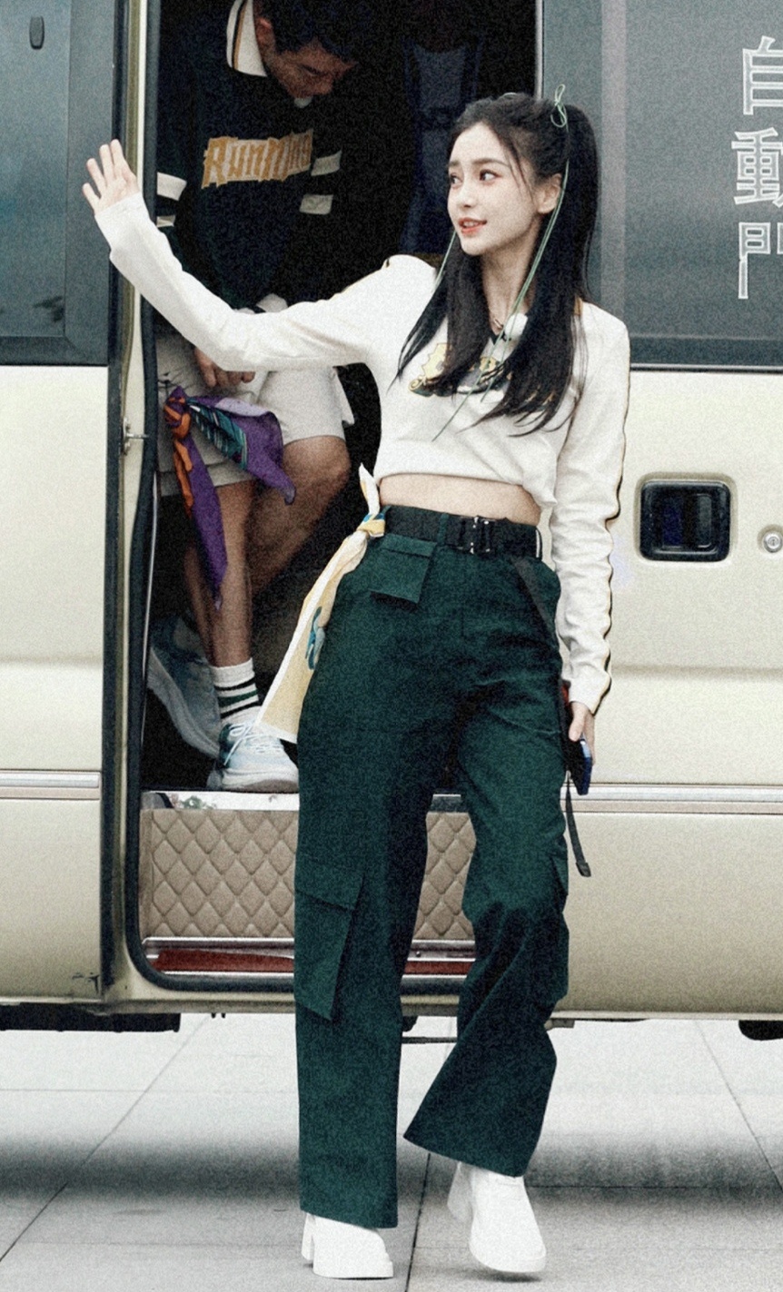 angelababy[超话] 在复制粘贴的时代，你是手写的诗[鲜花] ​​​