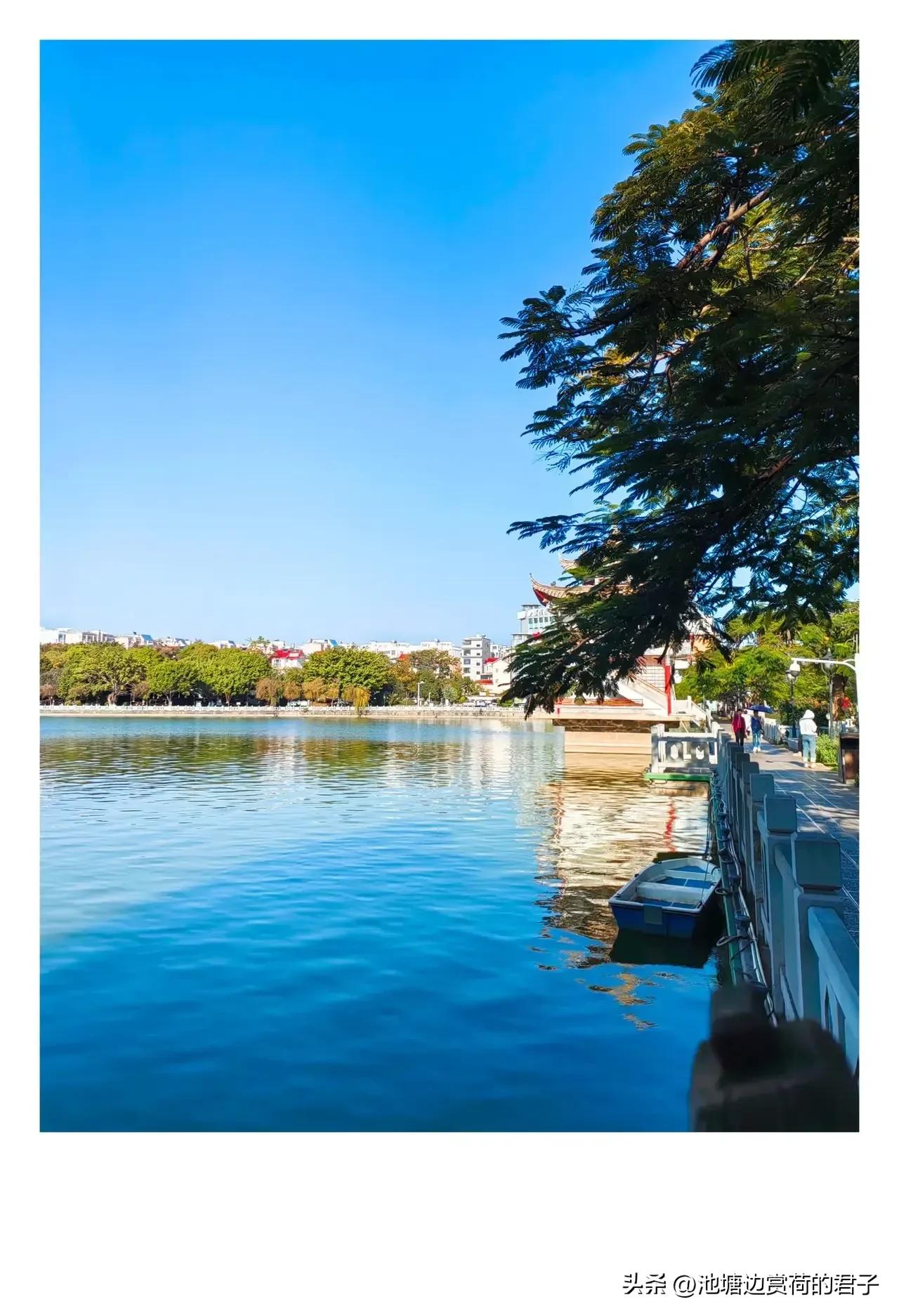 如何拍出美美的海景照? 想拍出美美的海景照，姿势很关键。不用刻意凹造型，几个简单