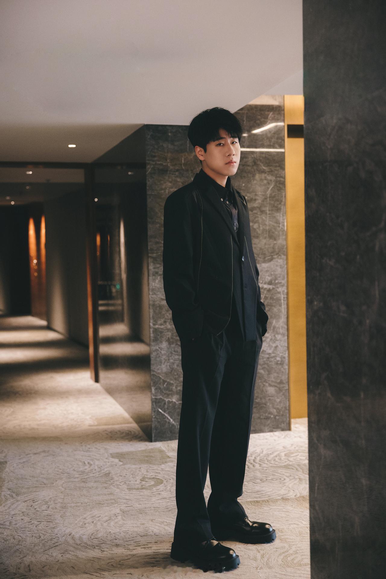 嘎子造型帅出新高度！！大家觉的怎么样？[好运超崽]

#LPL选手红毯西装##G