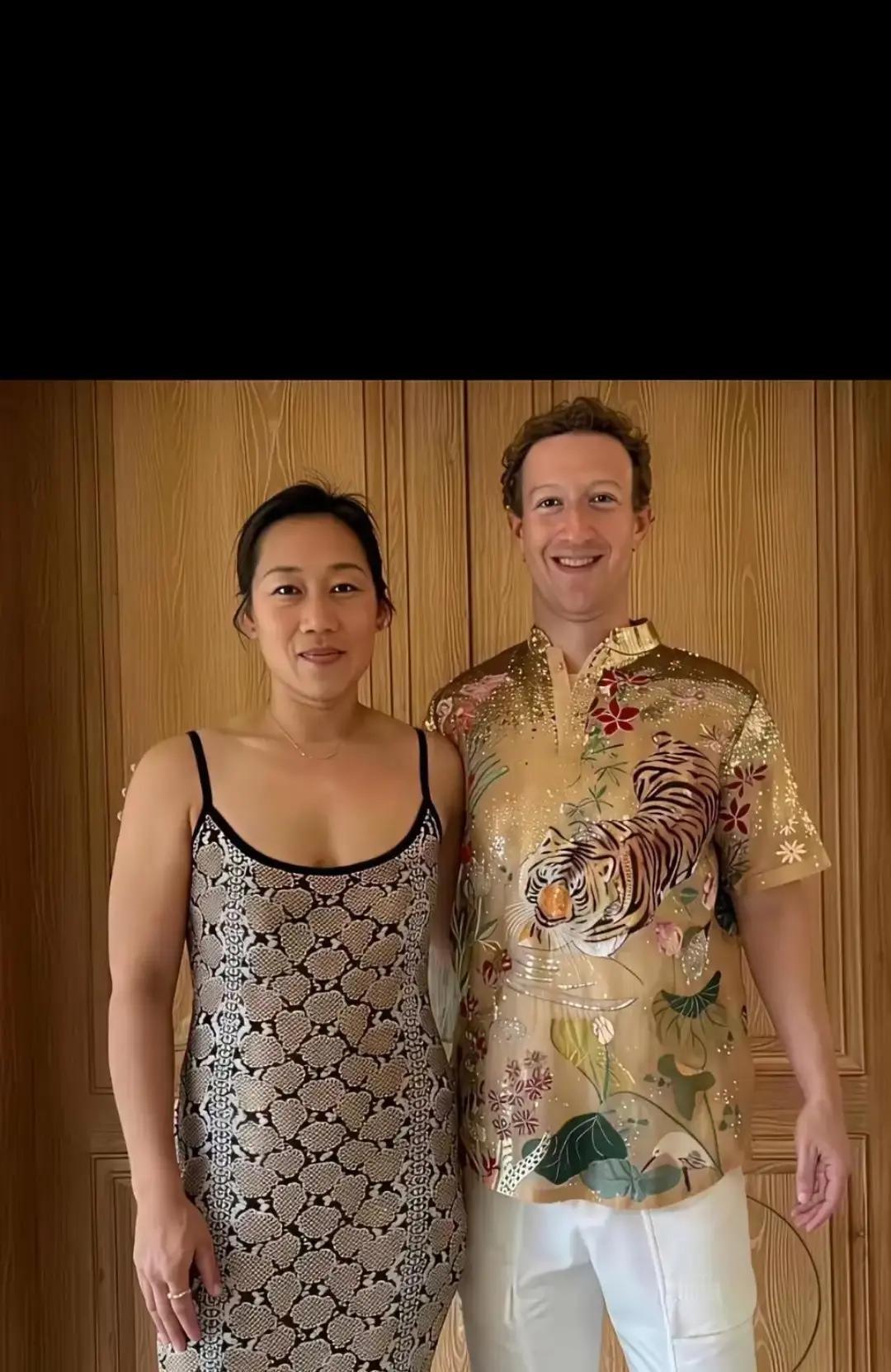 昨晚和老周在街角涮羊肉，这老小子死盯着手机屏幕，突然把酒杯往桌上重重一磕

“你