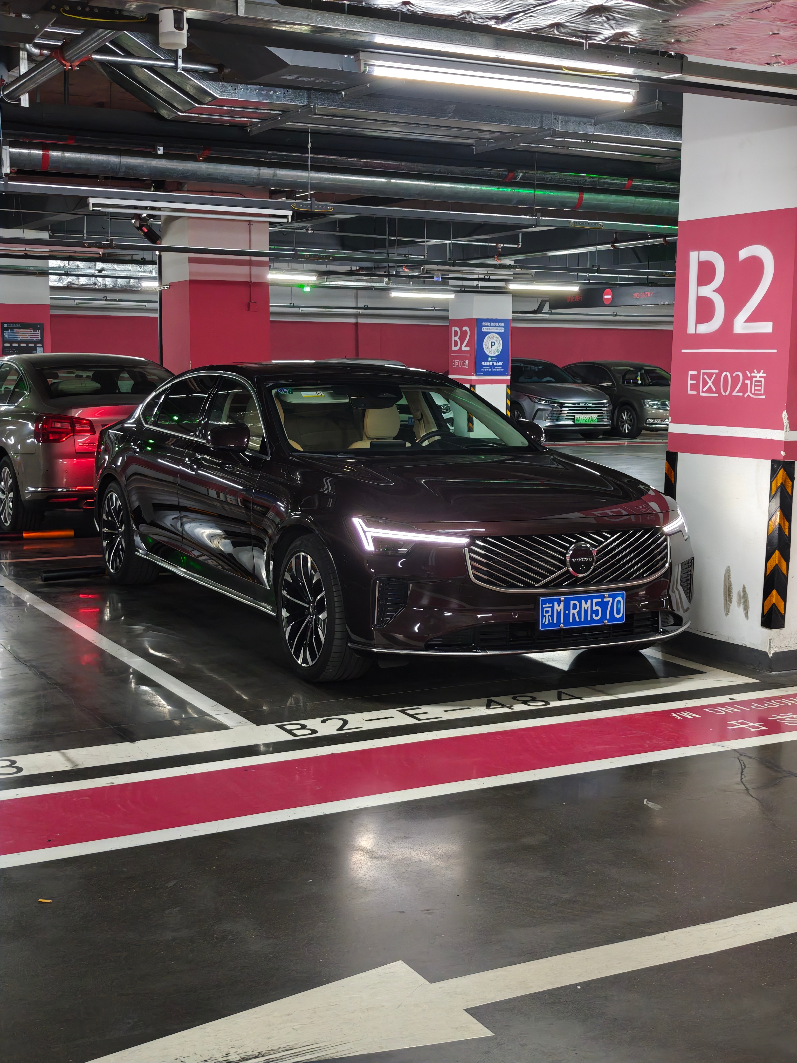 随着雷克萨斯ES越改越糟糕，传统C级豪华轿车称得上「儒雅」的，是不是只剩下沃尔沃