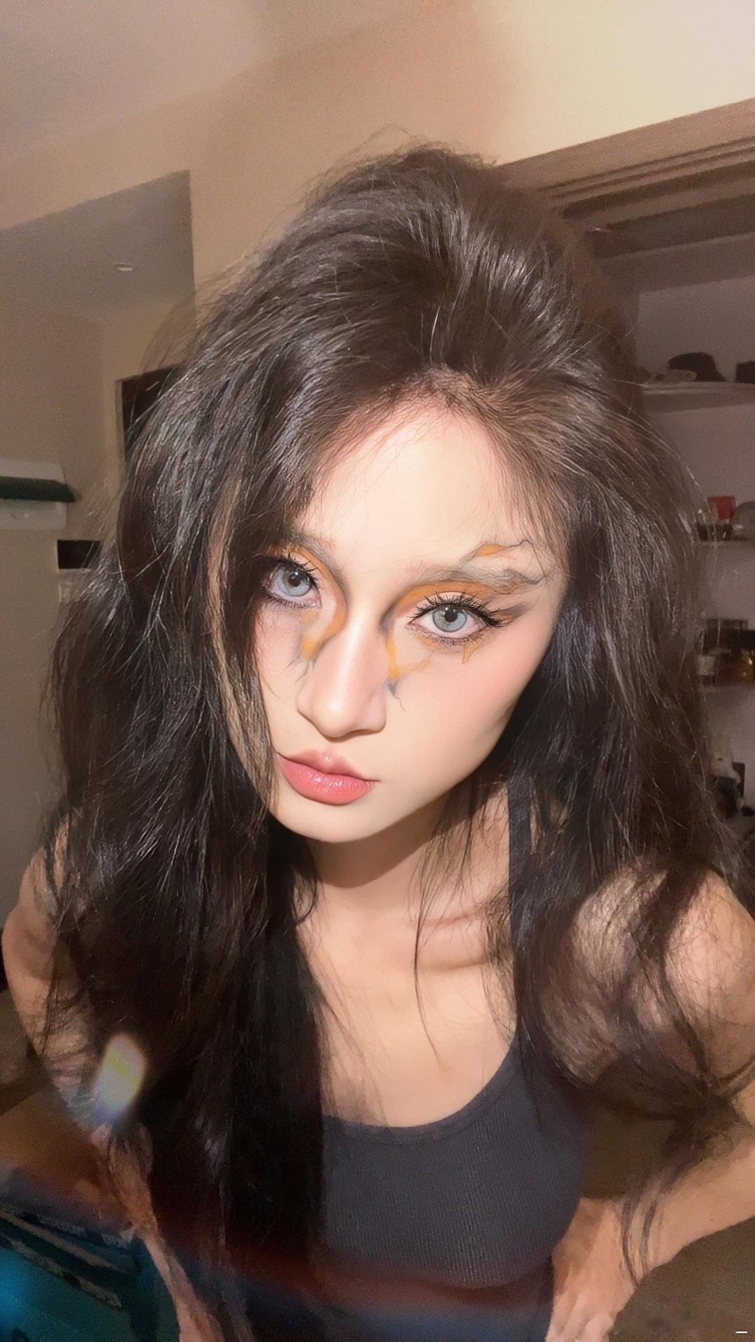 为什么画的妆镜头一拍就都没了！为什么坐了几个小时结果像史！为什么！到底为什么！无