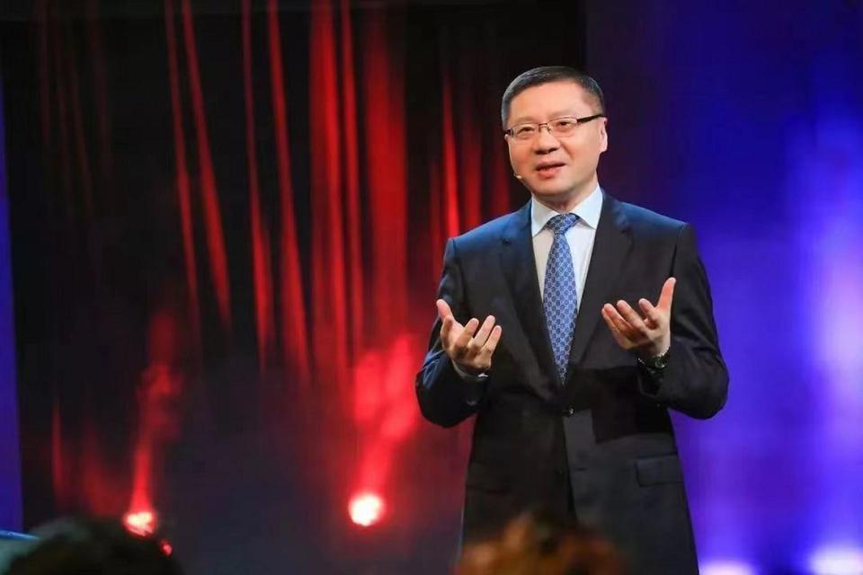 中国有两个专家预测特别准，一个是复旦大学预测乌克兰大概会亡国的张维为教授，另一位