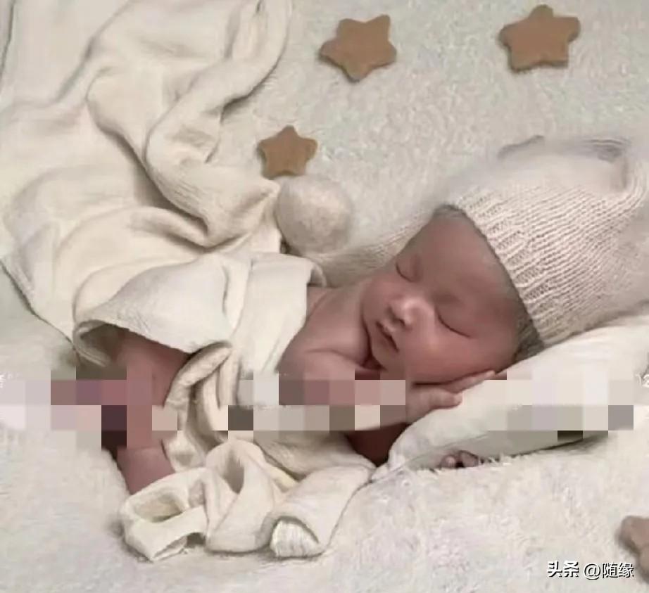 汪宝儿正面照曝光！
马筱梅今天给汪宝儿开了一个新账号，专门用来分享汪宝儿的日常。