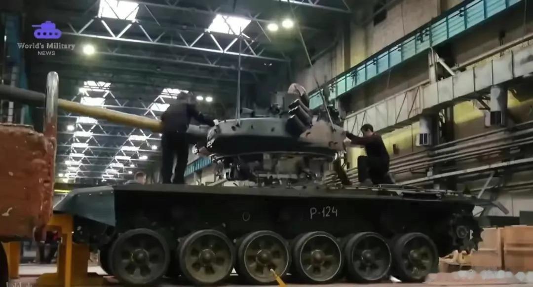 俄罗斯正在疯狂增加装备规模，苏联时代遗留的T-72坦克、BMP步战车等都被翻新利