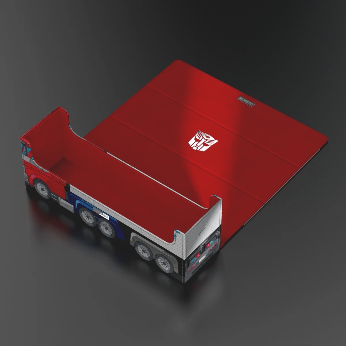 Ultimate Guard 发布和孩之宝变形金刚联名的 Transformer
