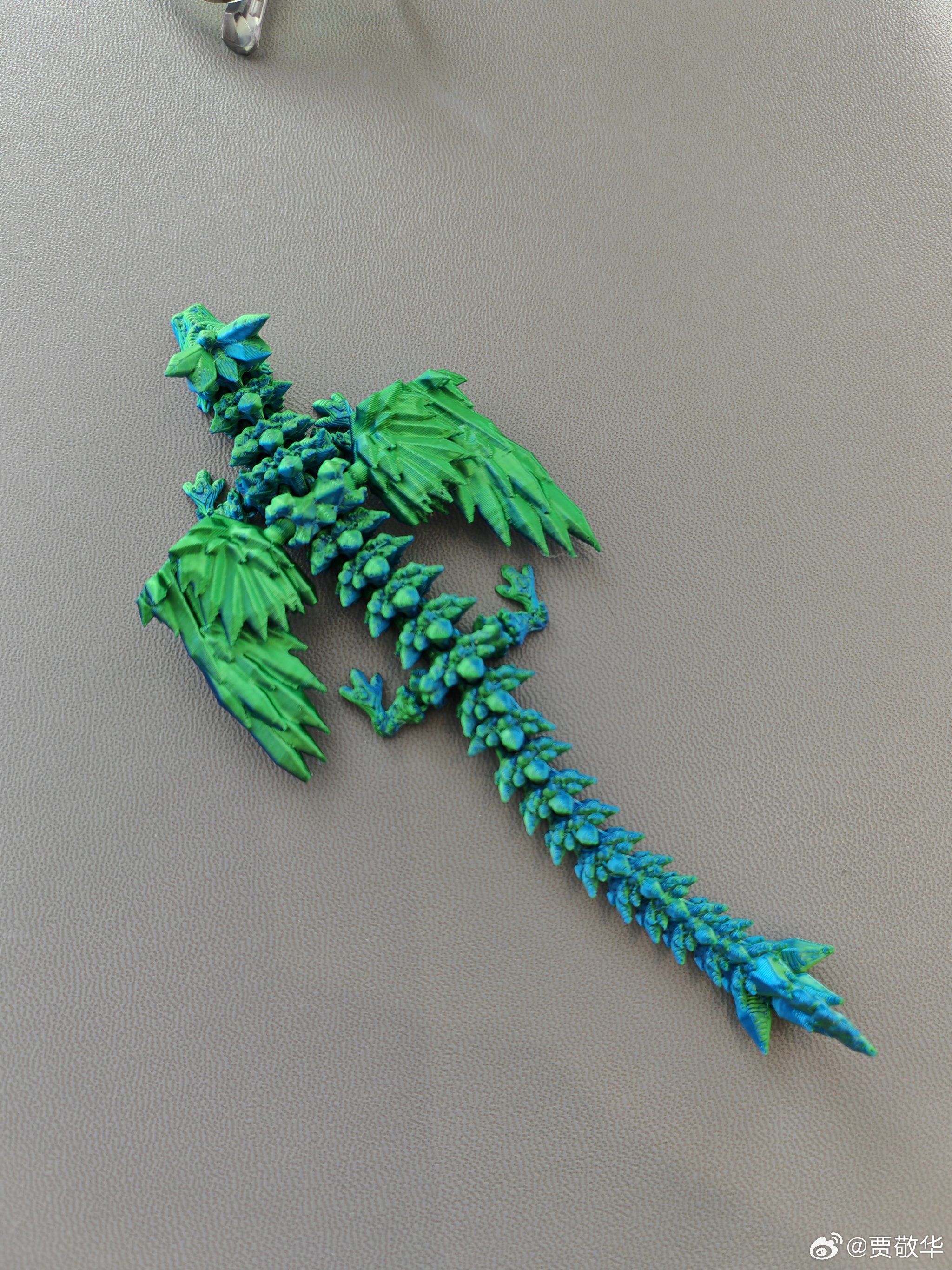 朋友刚才拿着3D打印的玩具给我看，打算开一家3D打印店，给小朋友打印玩具，给工厂