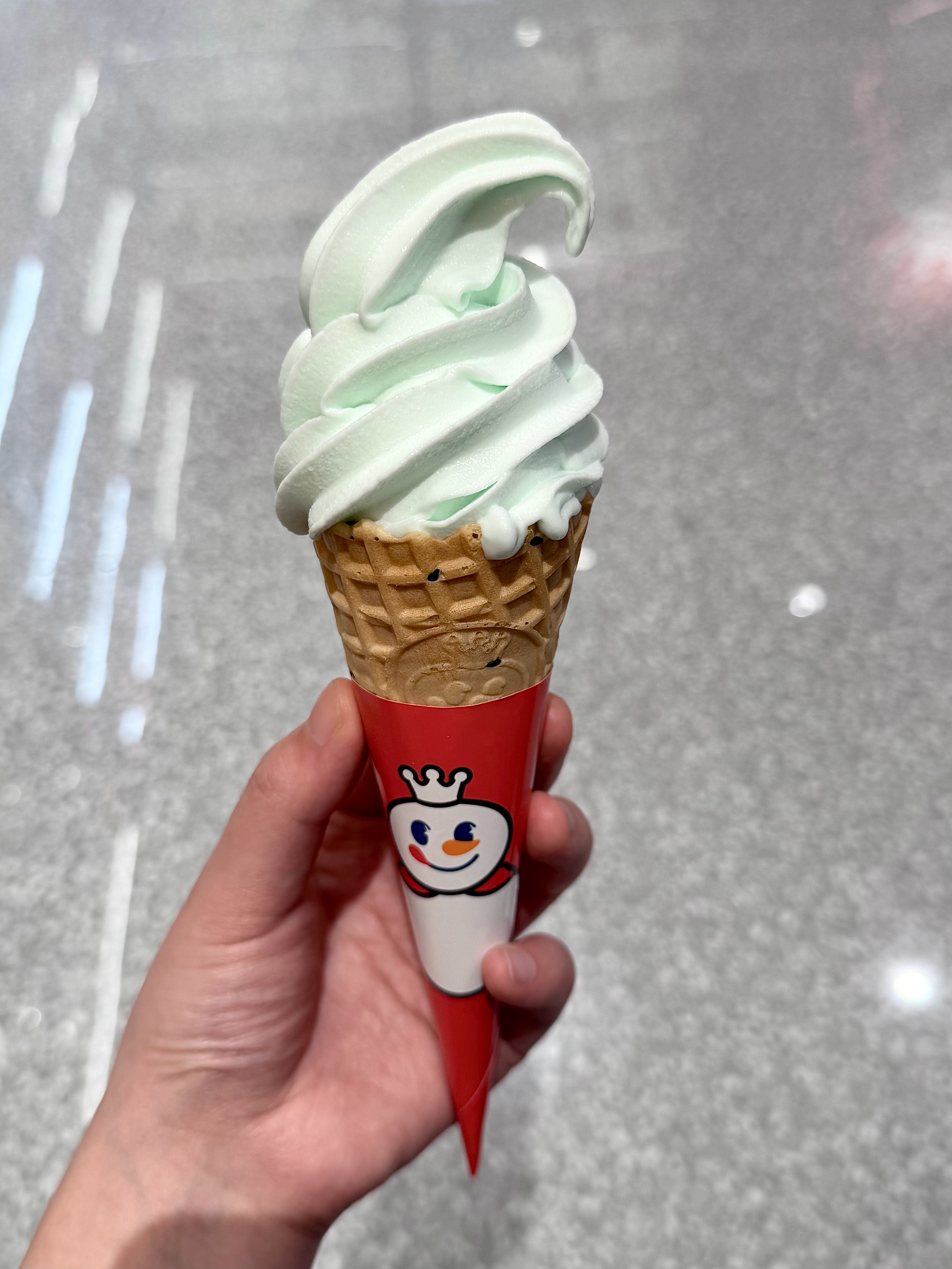 才知道蜜雪居然也上了薄荷系列，第一口已被惊艳