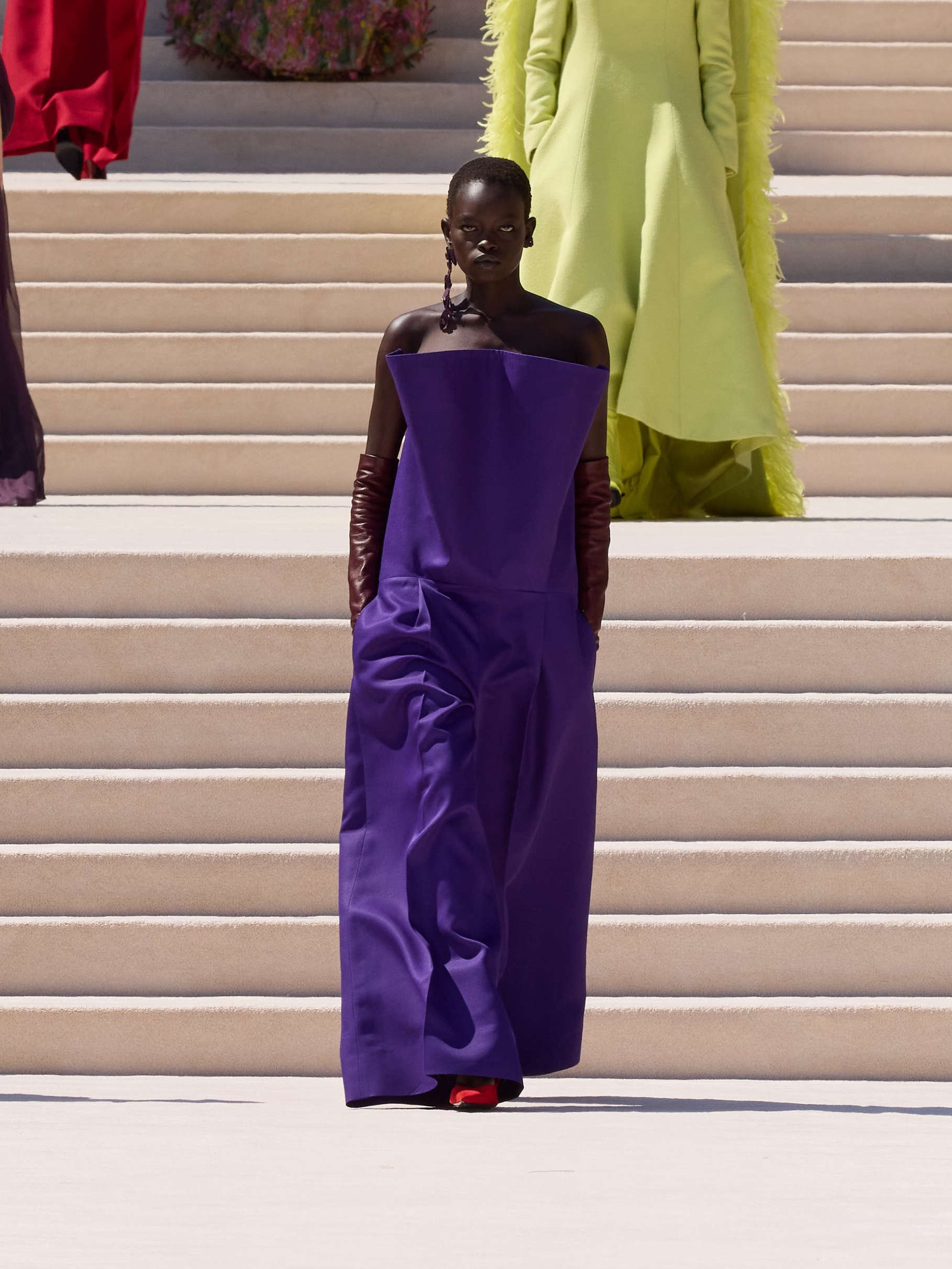高定的日常轮廓7月8日，Balenciaga发布第55季高级定制系列，这也是Pi