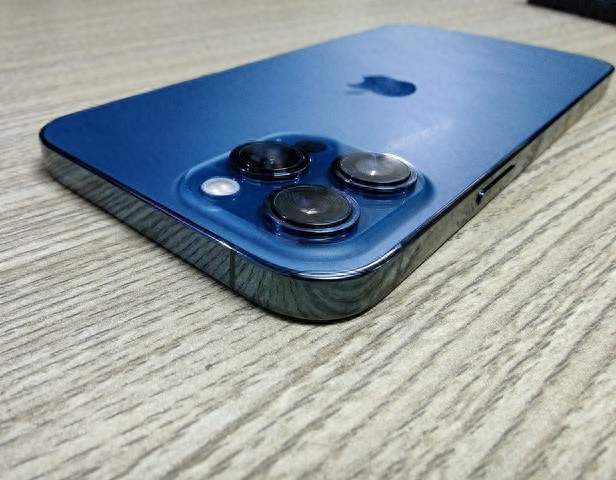 iPhone 18 mini回来了，134克，5499元，苹果这次到底在赌什么