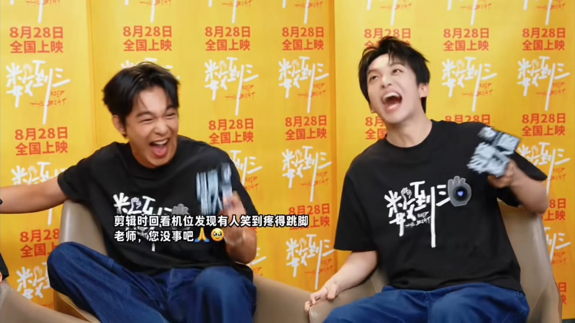 🐶：麻麻酱这个椅子一直在咬我的手，小狗自己处理不好🥺人：🐶笑的开心到手舞足
