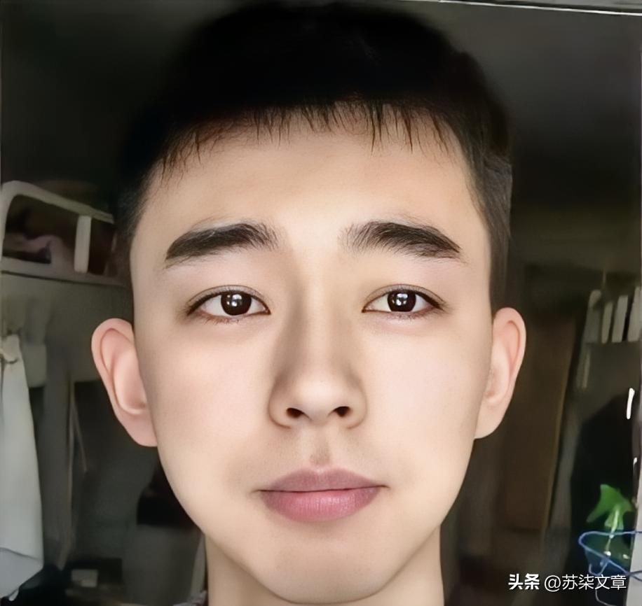 最近看了几集耿同学的直播视频，发现此子绝非池中之物。
一是他语速极快，说话从不卡