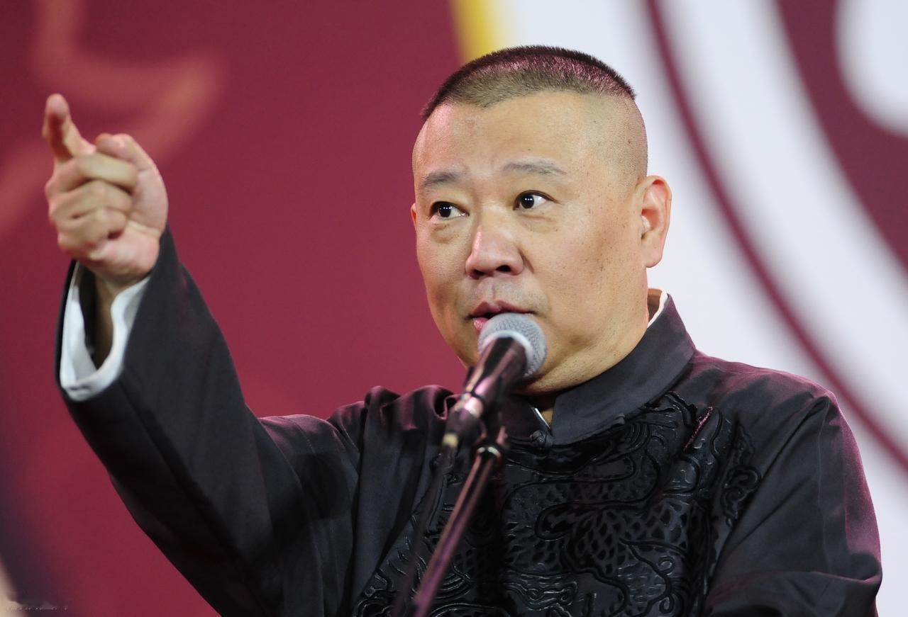 郭德纲临场改动演出内容遭到处罚，为何那英同样是现场临时加唱，成都文旅发布通告不予