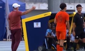 中国U19男足在土伦杯0-3负于民主刚果，比赛凸显了身体对抗上的差距，以及青少年