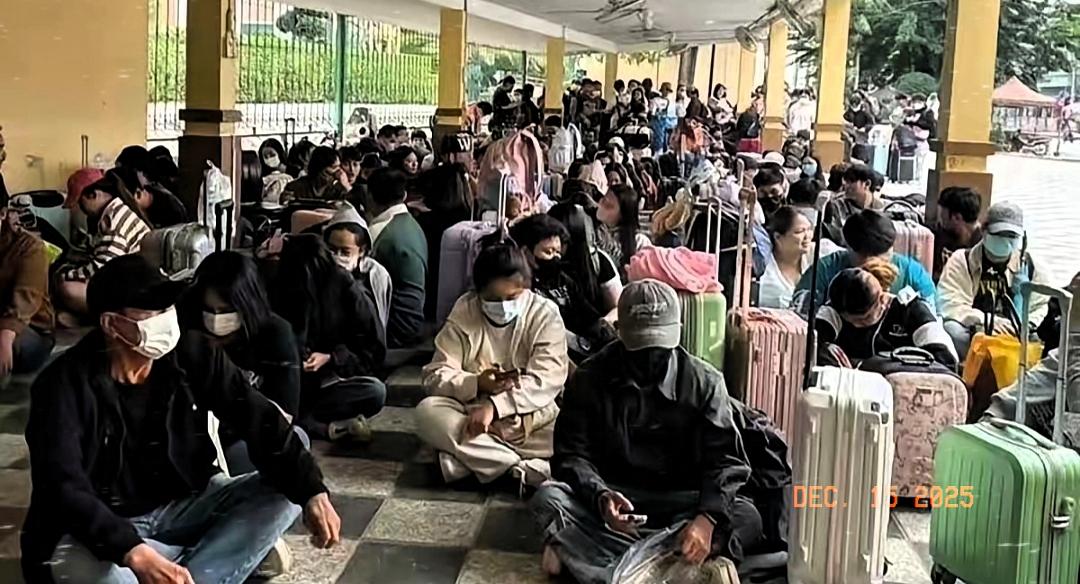 洪森在边境冲突里没占到便宜，打不过就耍起了无赖，转头使出狠招，把在柬的泰国公民扣