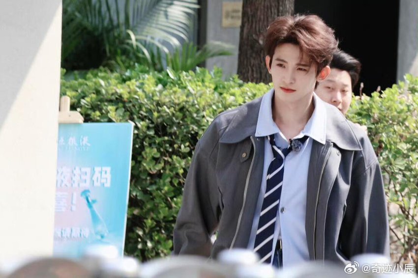 井胧说美男计该用就用《风华合伙人》井胧的危机公关绝了！靠董思成、常华森等帅哥“美