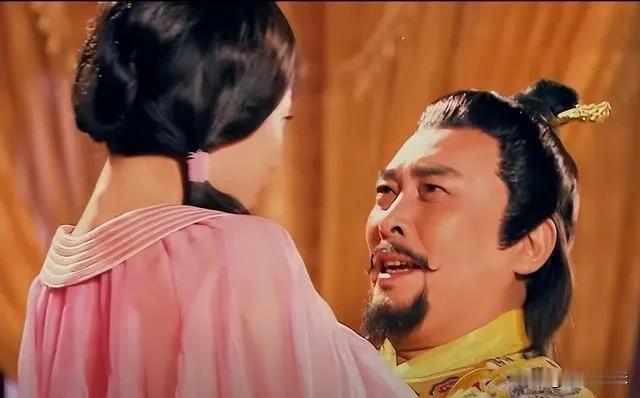 649年，唐太宗李世民病重，25岁的武则天在旁服侍。一天，武则天出去更衣，太子李
