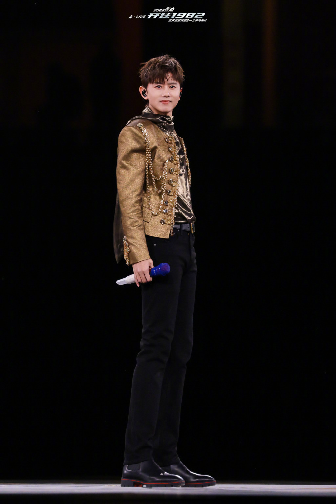 浪姐来张杰演唱会团建了姐姐们的假期还挺充实，一起去看张杰的演唱会，休闲之余来上一