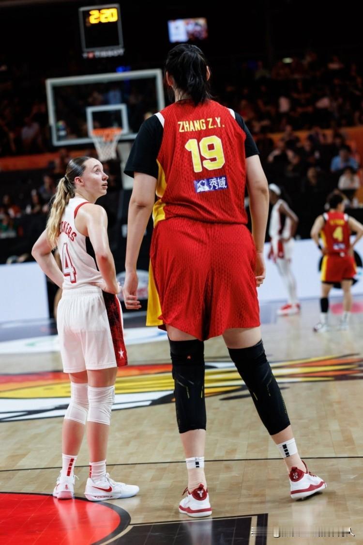 女篮世界杯小组赛开打
中国女篮首战33分惨败卫冕冠军美国女篮
上届世界杯中国女篮