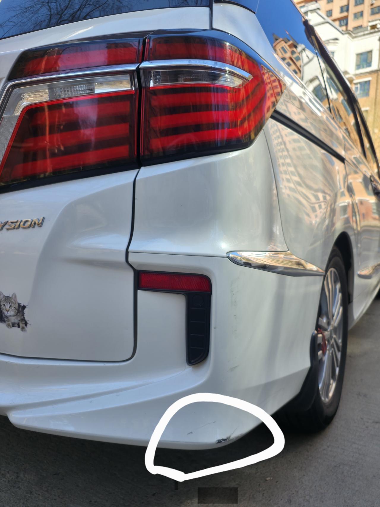 现在社会有个现象很值得琢磨，就是喷子、杠子越来越多。一件事不管好坏，总有人在网上