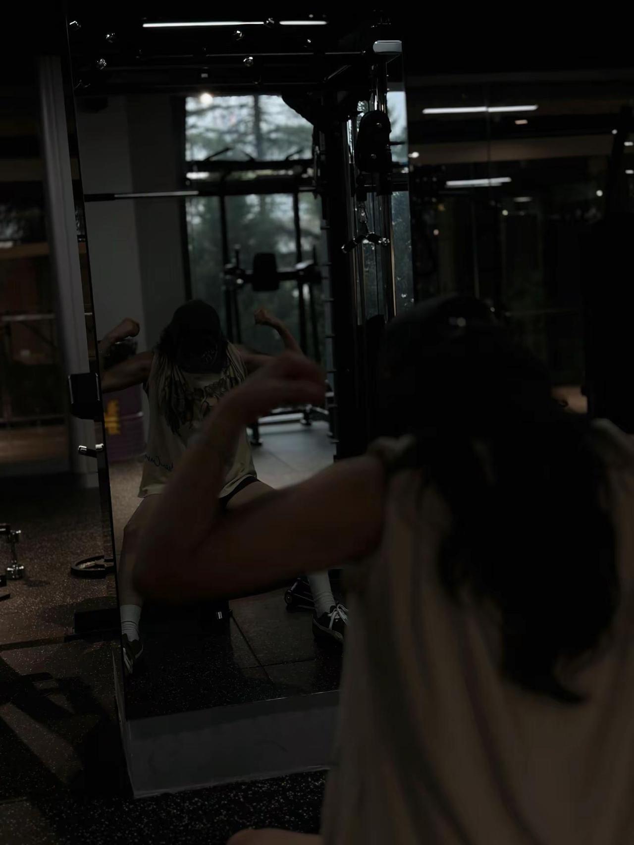 没什么能限制你活的自信又漂亮健身ootd