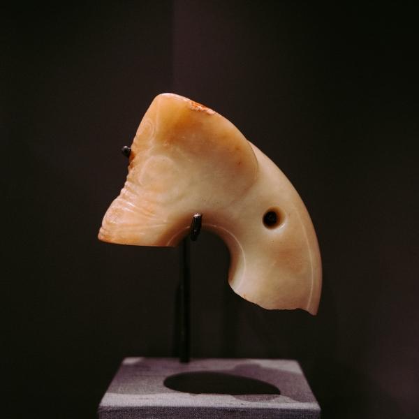 【爆款标题】

红山文化：远古“面瘫”头像的神秘微笑，竟然比今天的网红还火！
嘿