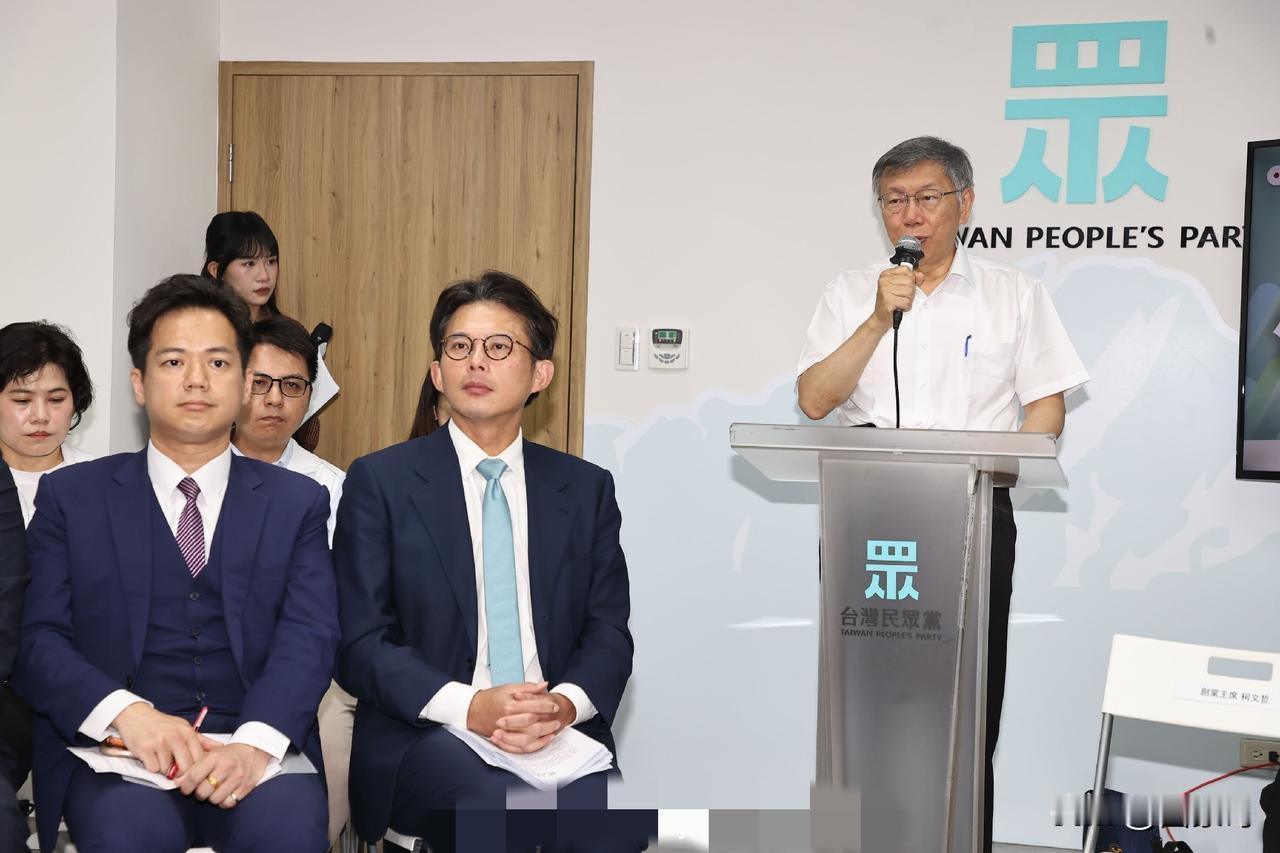 近日，台北地方法院裁定，要求民众党前主席柯文哲继续佩戴电子脚镣。5月20日柯文哲