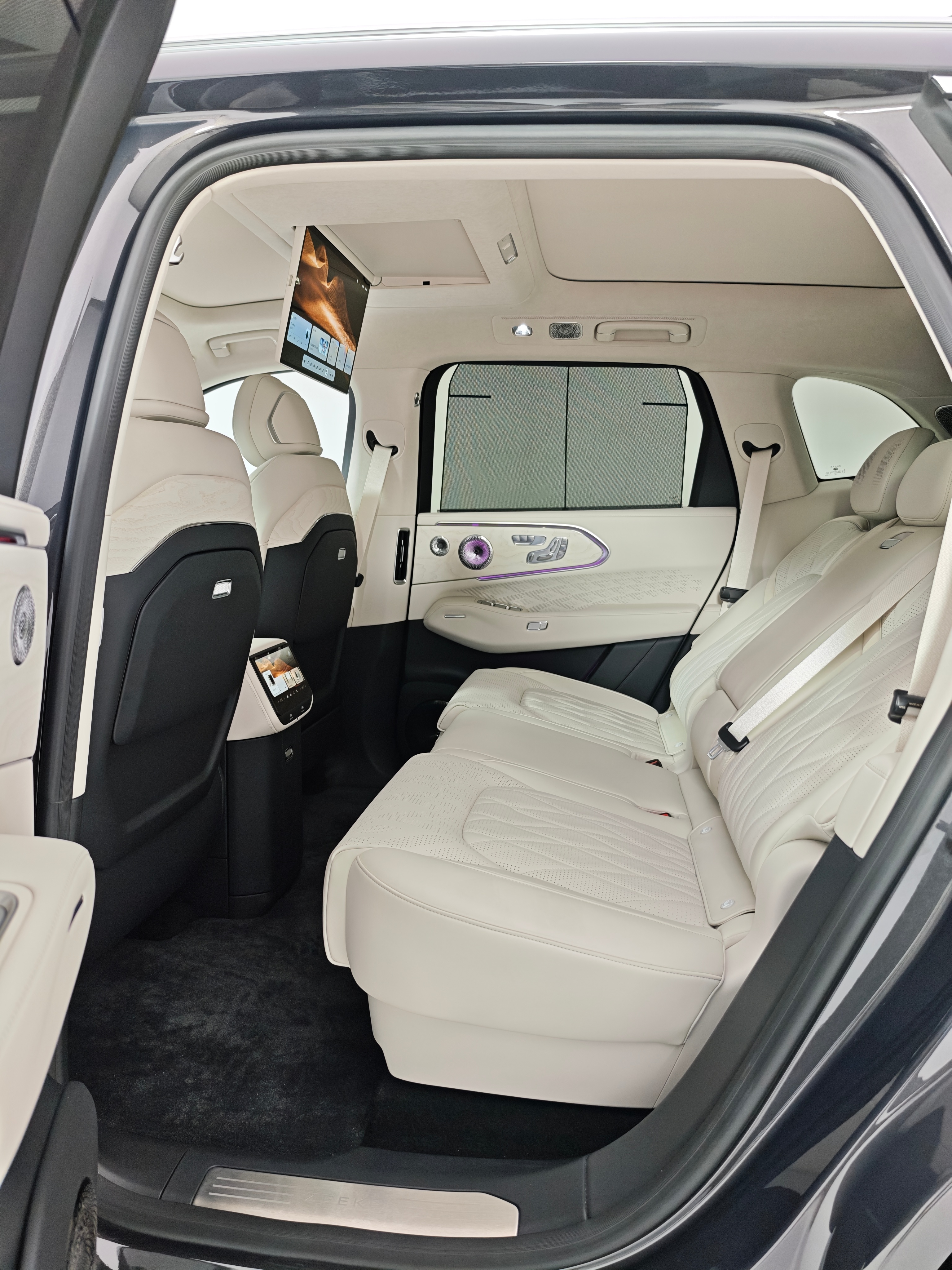 今天看完极氪8X的内饰首发，真的有被戳到🤦♀️最合我心意的就是保留了超多实体按