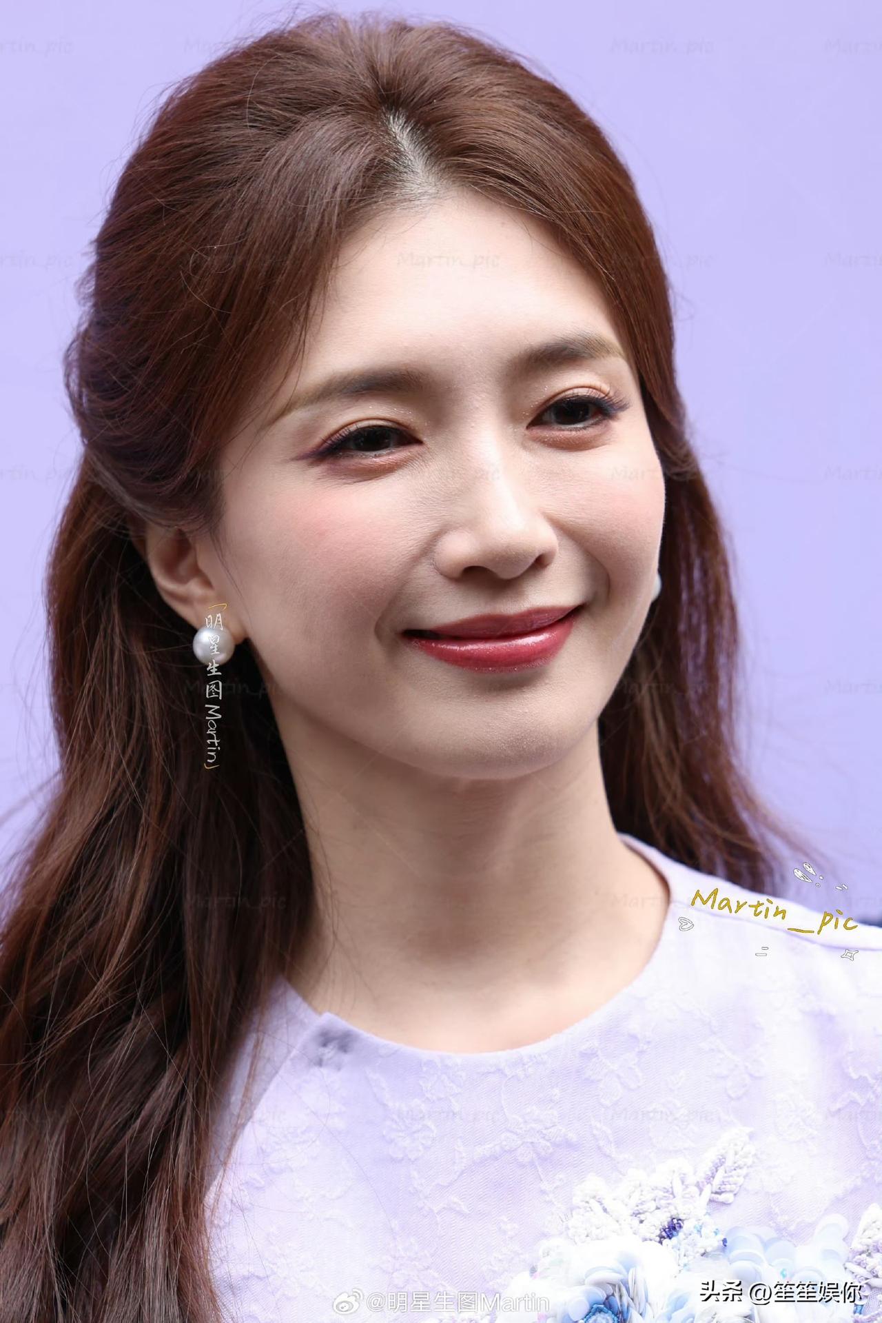 江疏影不过是镜头下多了些纹路，就被揪着说“老了许多”，还扯出“女人一到40就断崖