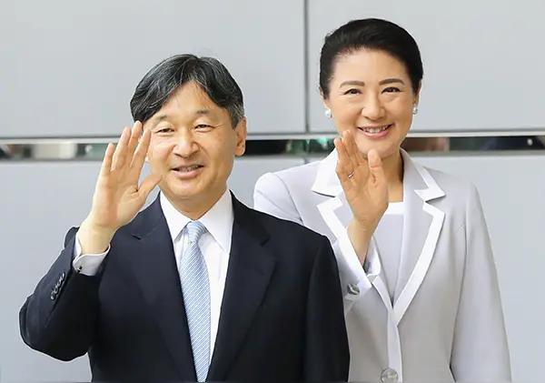 日本皇室有个祖训，"新娘必须比天皇矮13厘米"。这是真的吗？
日本德仁天皇看起来