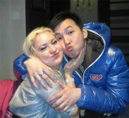 边境小城藏专属良缘，黑河夜市见证跨国心动
 
一座紧挨两国的边境小城，藏着别处难