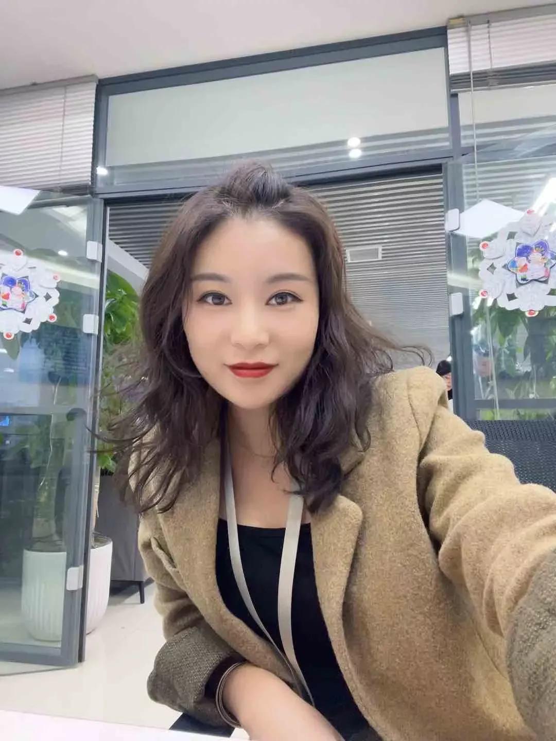 过段时间，女儿就要结婚了，抽个时间准备去跟亲家谈谈两个孩子的终身大事，我想好了几