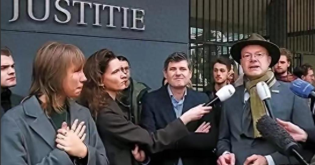 这一回中国可真要杀鸡给猴看了。中国实在忍无可忍，终于要杀鸡给猴看了，谁是这只鸡？